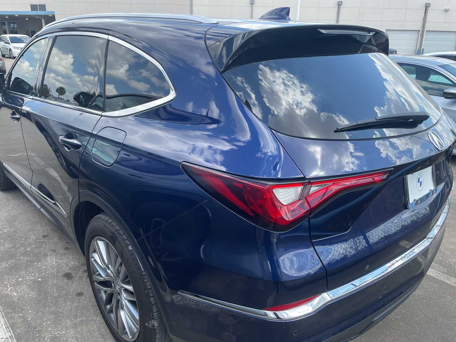 2024 Acura MDX SH-AWD Advance photo 2