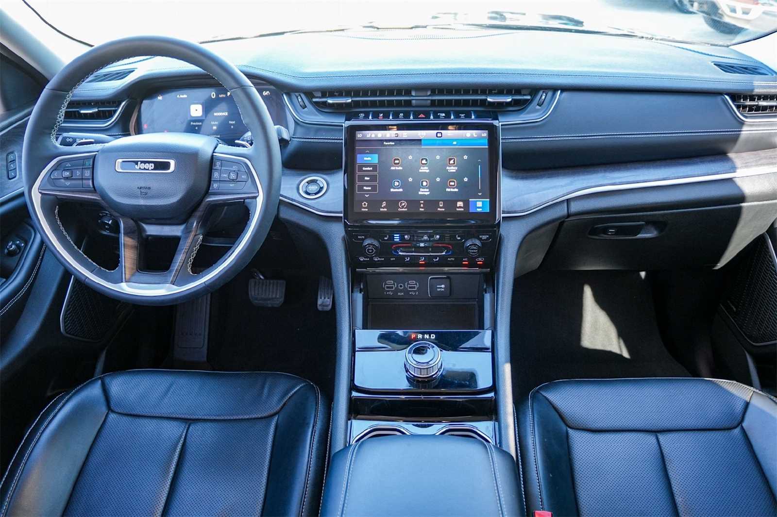 Thumbnail: 2023 Jeep Grand Cherokee - 10