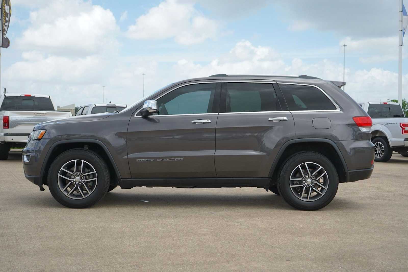 Thumbnail: 2017 Jeep Grand Cherokee - 3