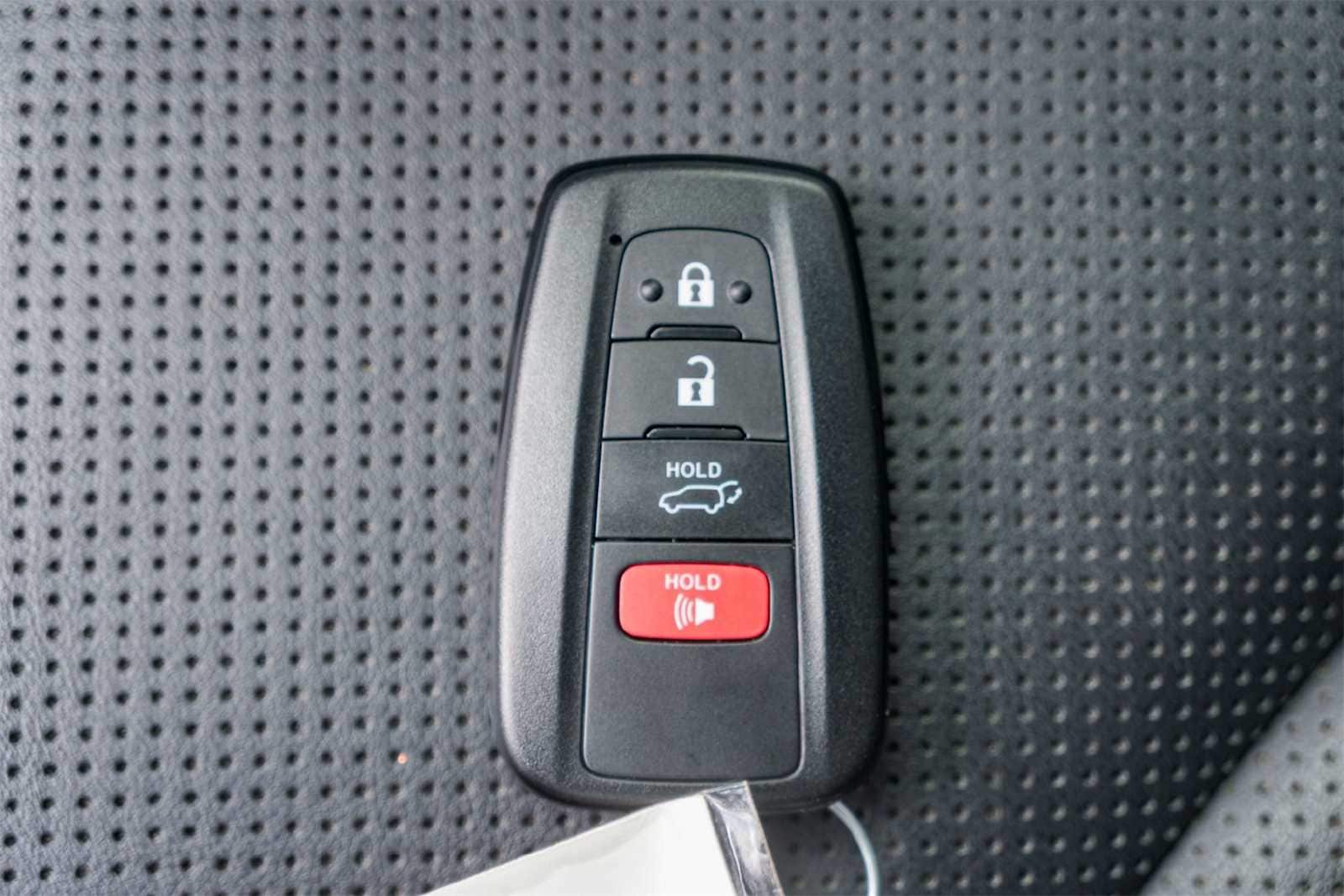 Thumbnail: 2021 Toyota RAV4 - 20