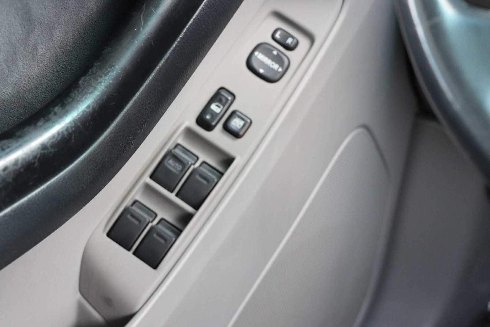 Thumbnail: 2003 Toyota 4Runner - 18