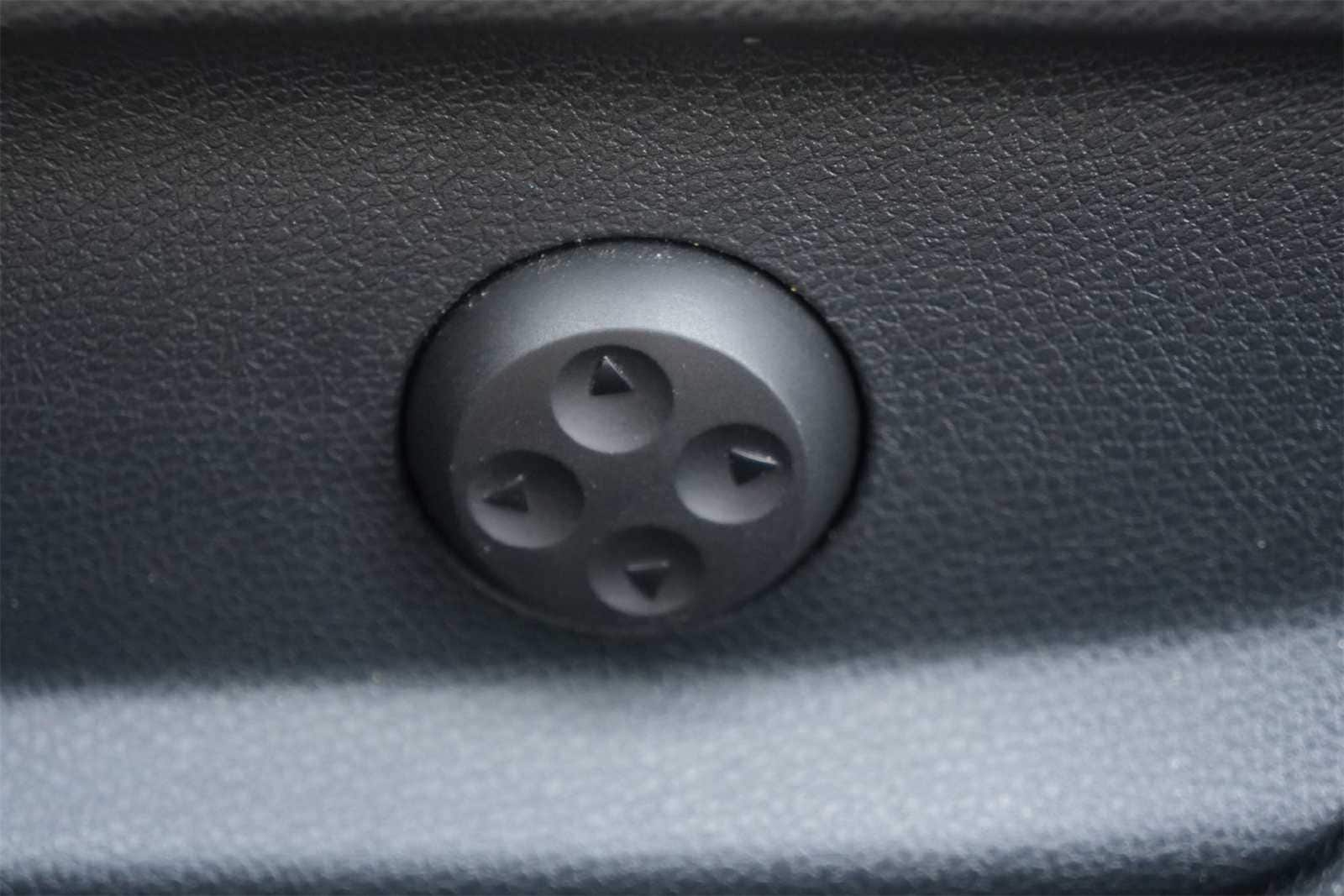 Thumbnail: 2015 Mercedes-Benz C-Class - 21