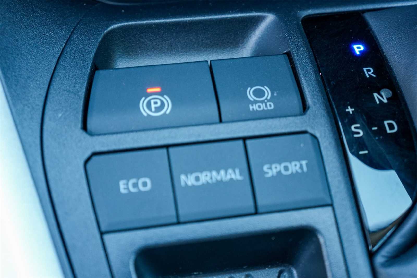 Thumbnail: 2025 Toyota RAV4 - 23