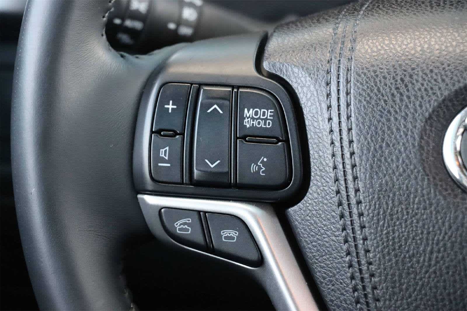 Thumbnail: 2016 Toyota Highlander - 21
