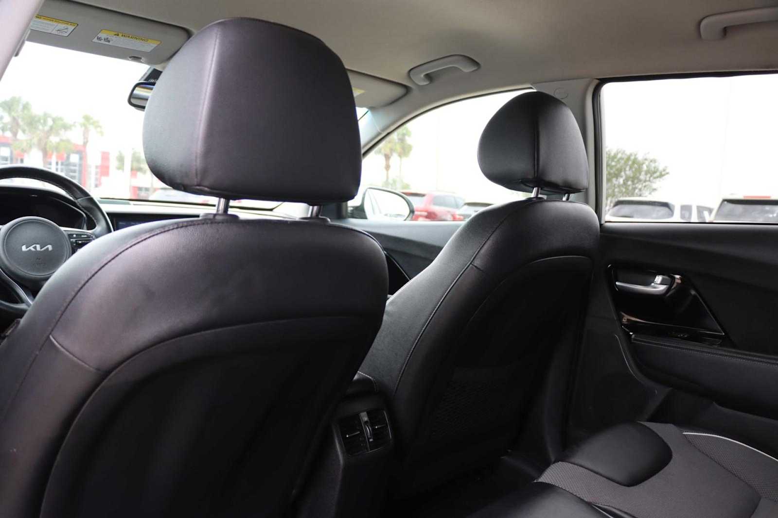 2022 Kia Niro S 14