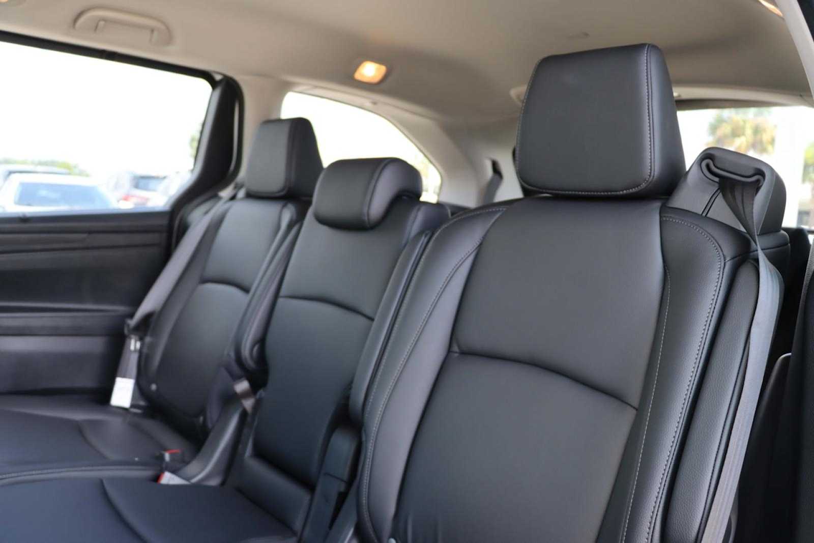 Thumbnail: 2025 Honda Odyssey - 15