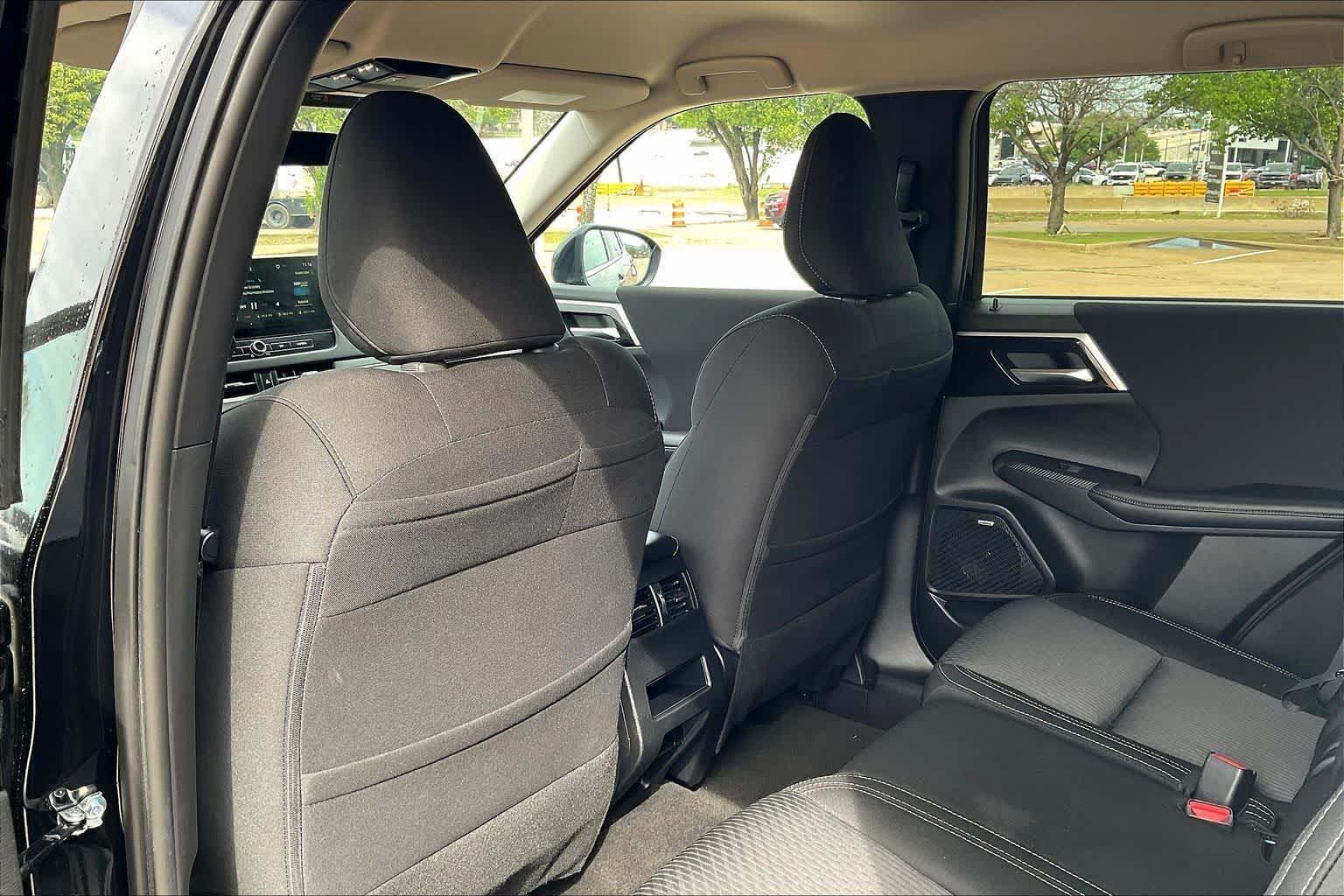 2025 Mitsubishi Outlander ES - Photo 12