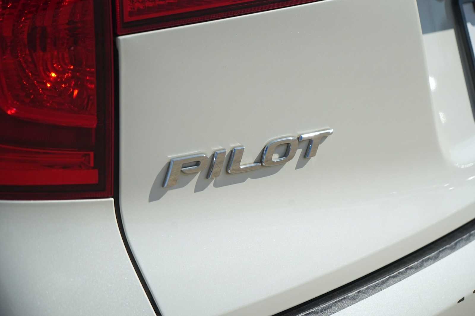 Thumbnail: 2017 Honda Pilot - 8