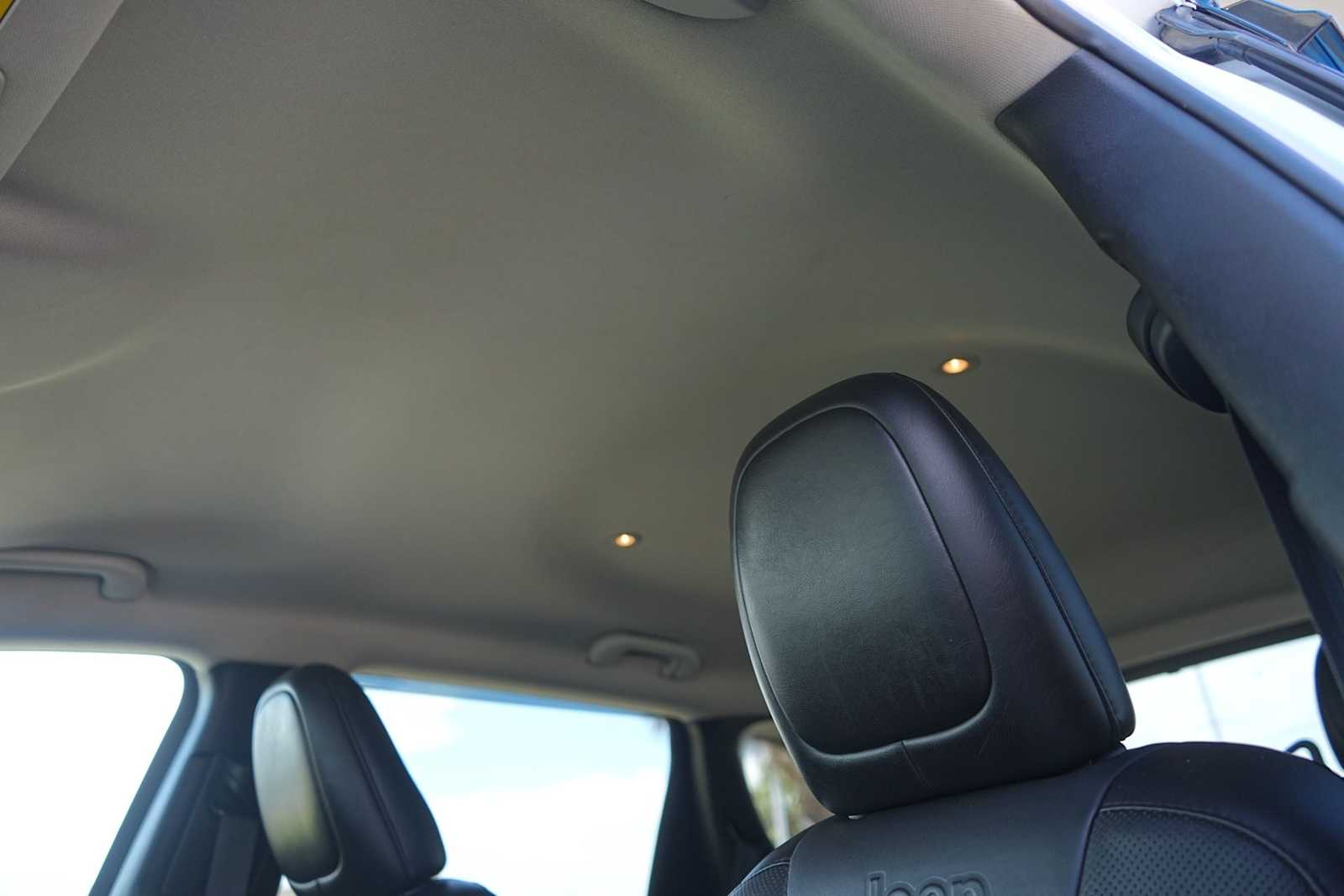 Thumbnail: 2019 Jeep Cherokee - 24