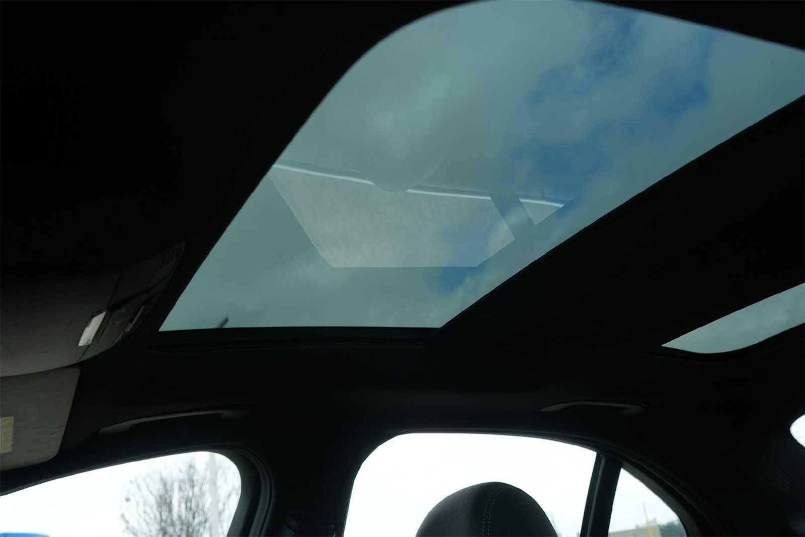 Thumbnail: 2015 Mercedes-Benz C-Class - 23