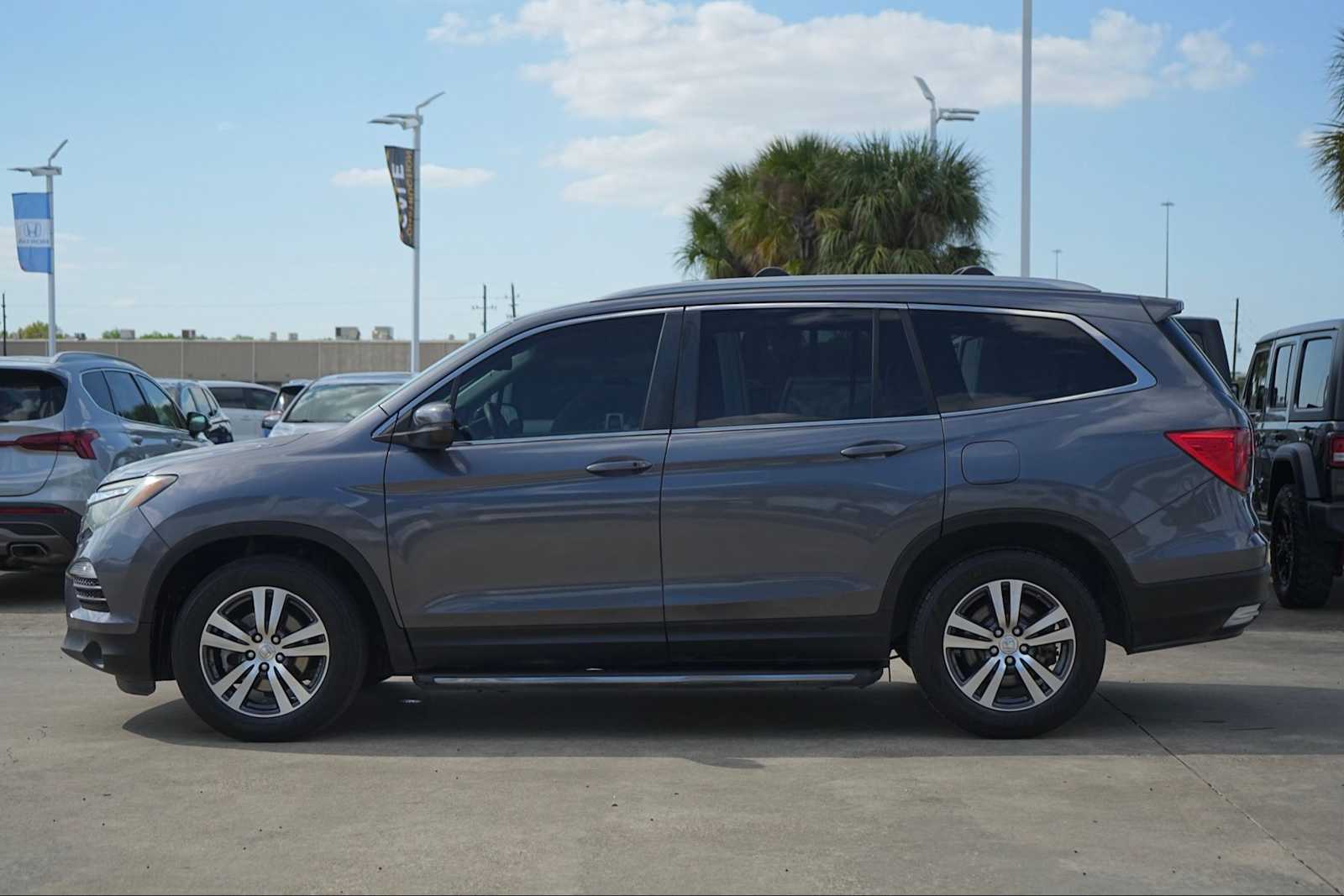 Thumbnail: 2016 Honda Pilot - 3