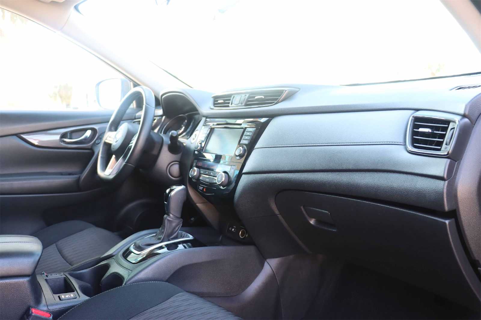 Thumbnail: 2018 Nissan Rogue - 13