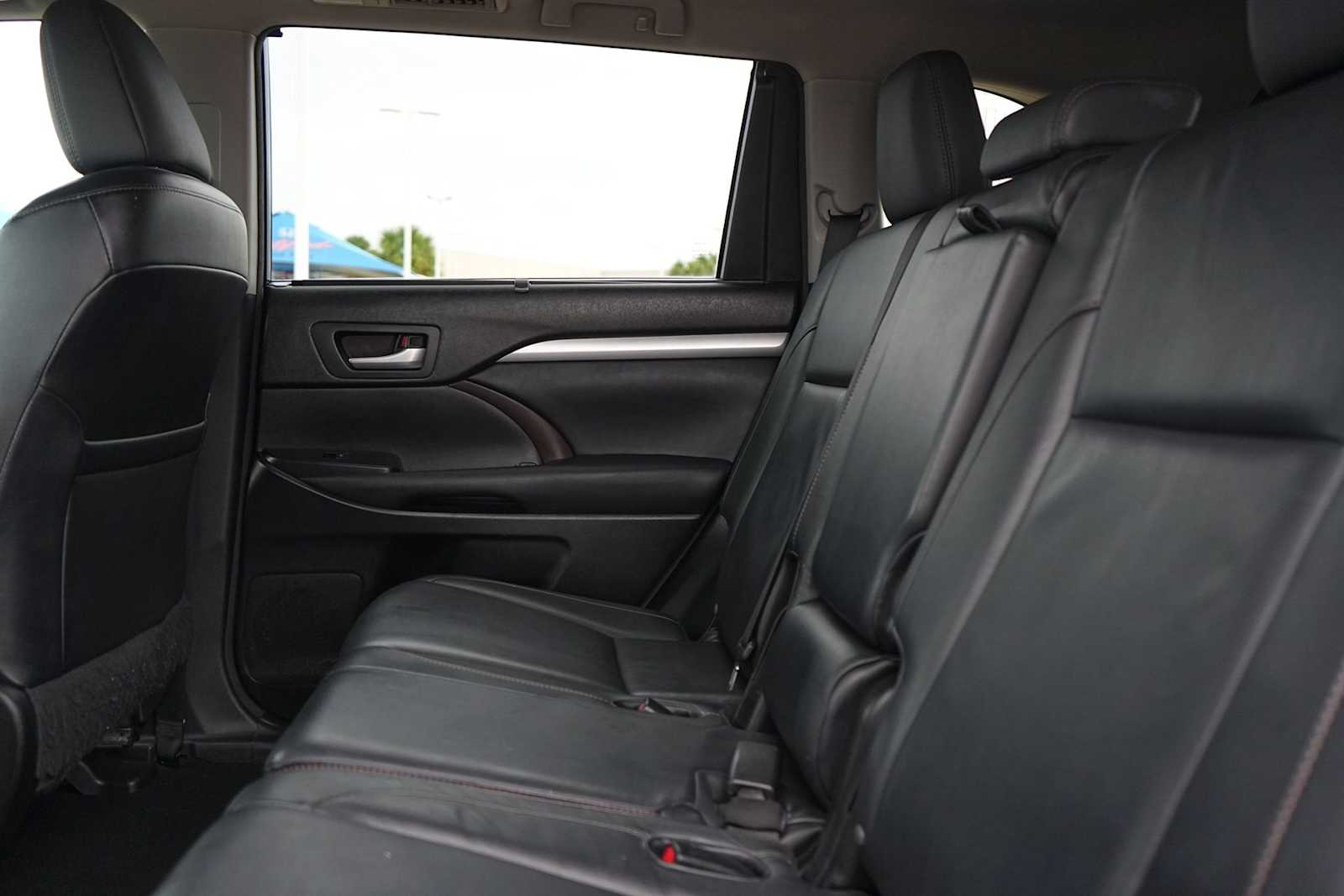 Thumbnail: 2015 Toyota Highlander - 14