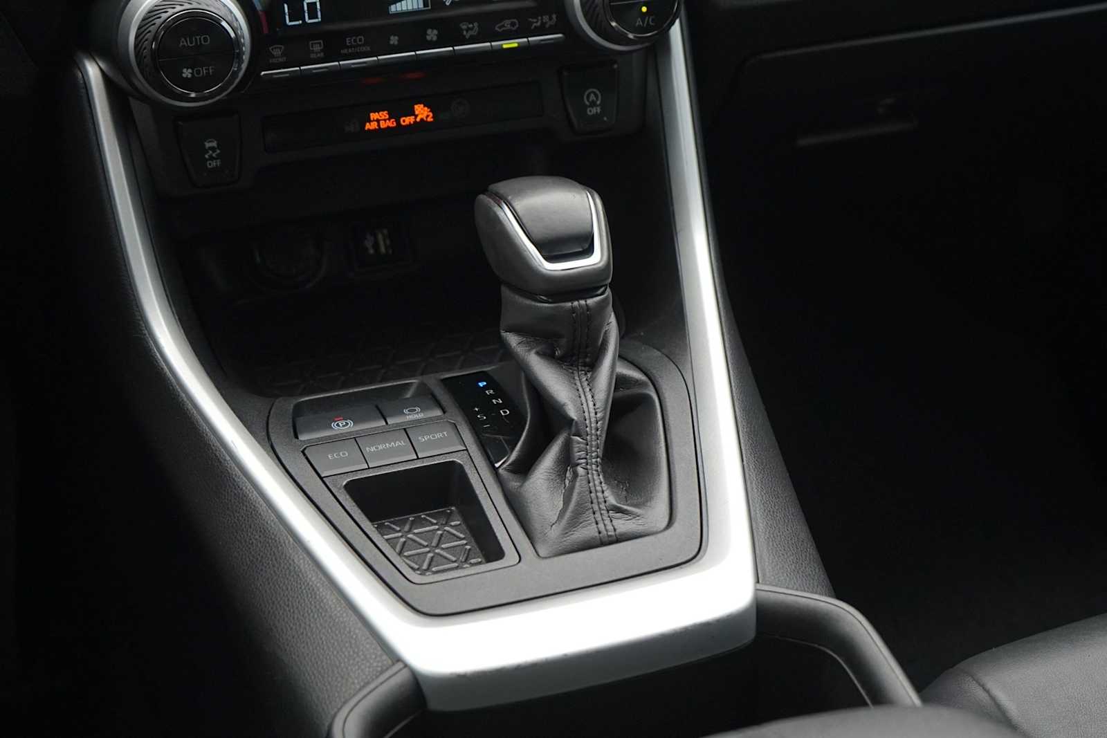 Thumbnail: 2024 Toyota RAV4 - 20