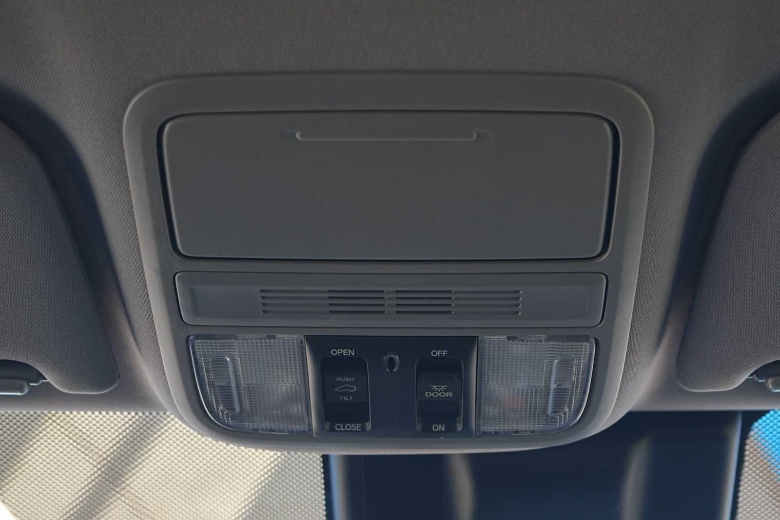 Thumbnail: 2018 Honda Odyssey - 23