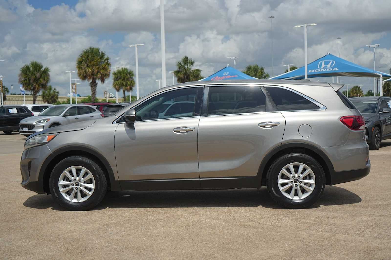 Thumbnail: 2019 Kia Sorento - 2