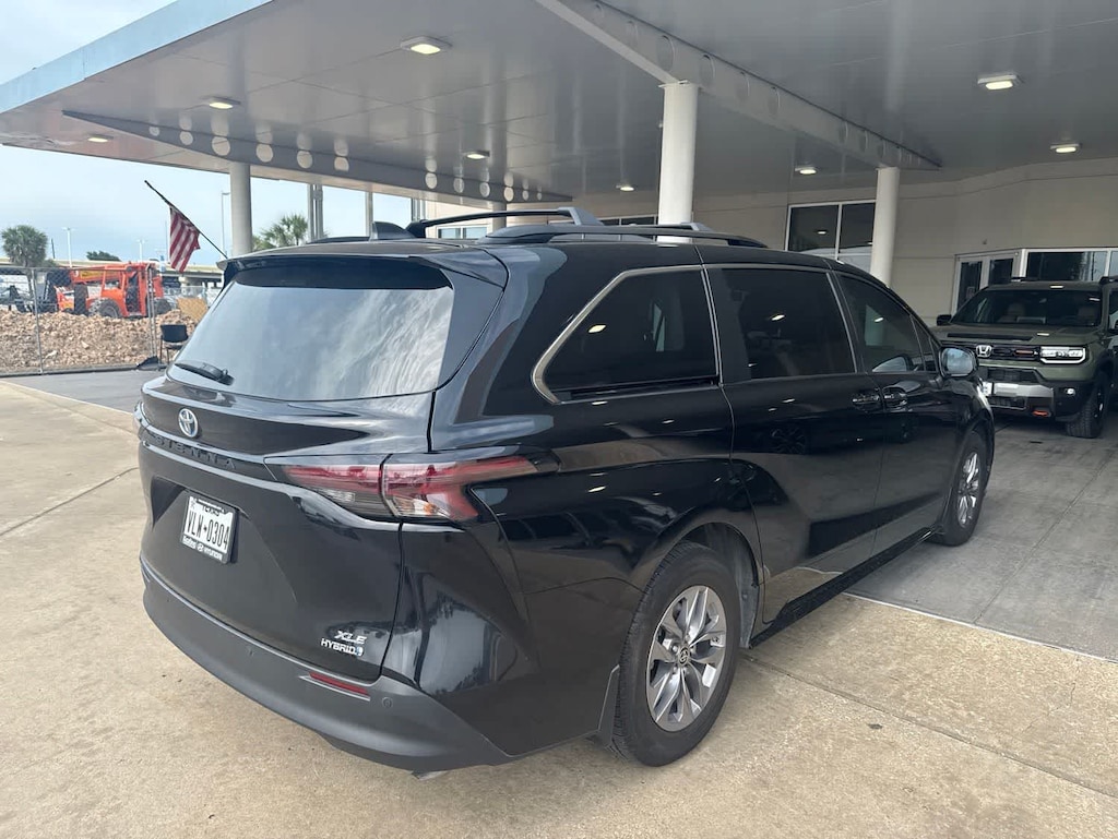 Used 2023 Toyota Sienna XLE 8 Passenger Van Passenger Van