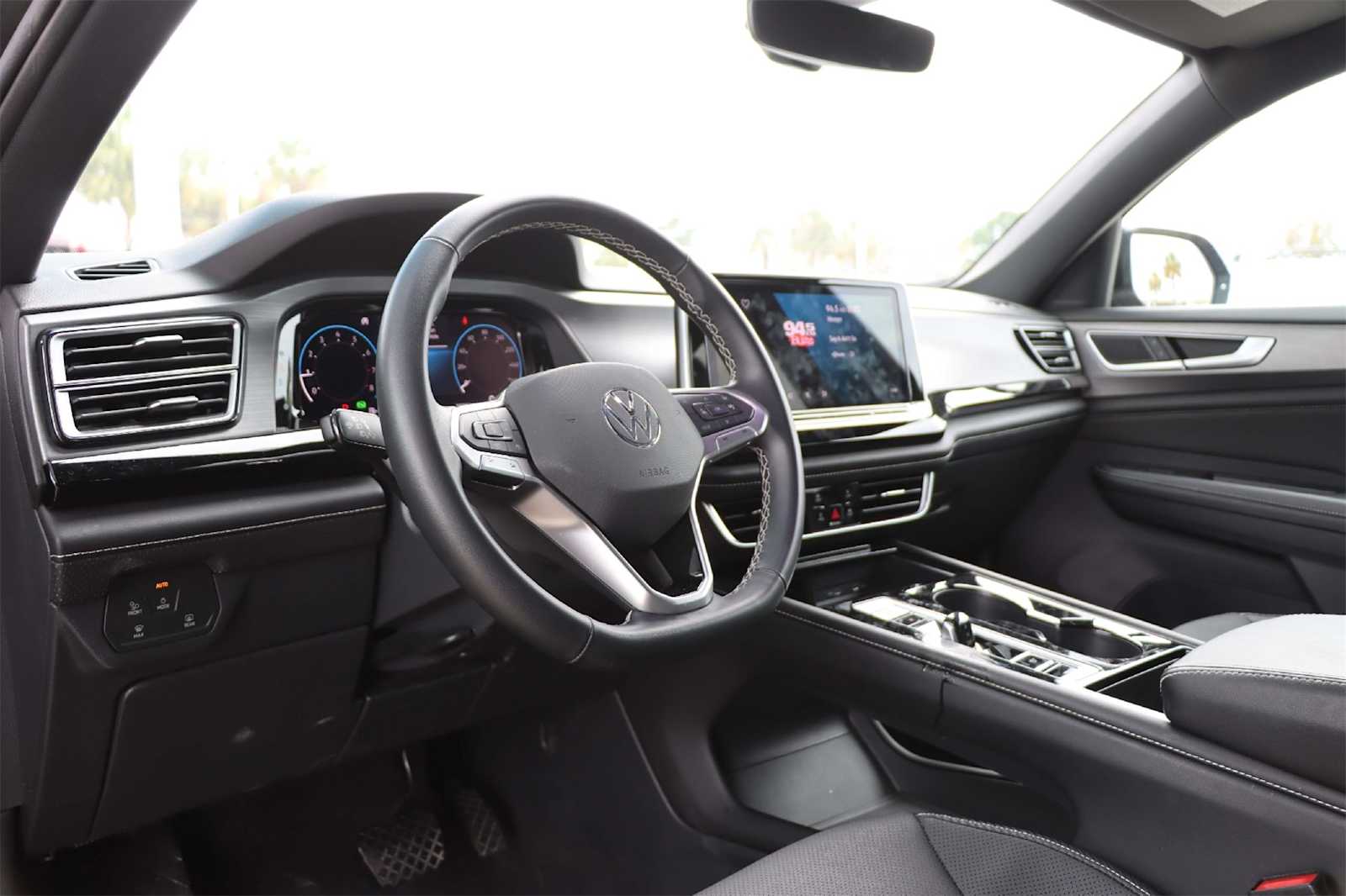 2024 Volkswagen Atlas Cross Sport SE Technology photo 2