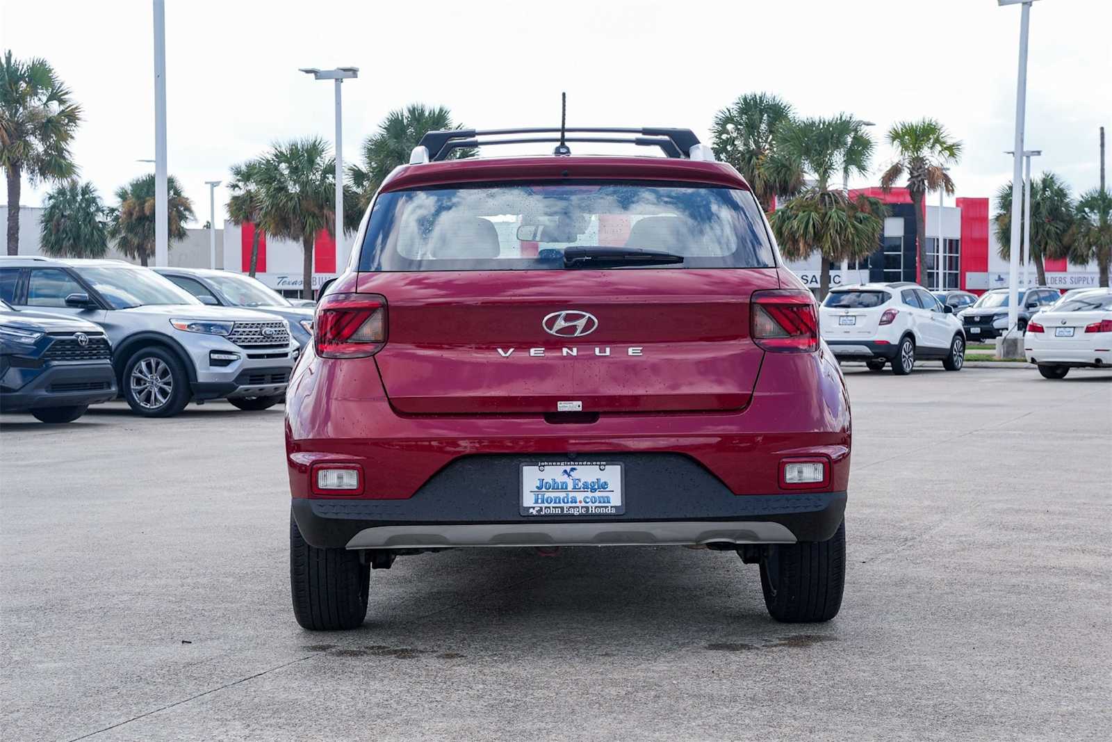 2024 Hyundai Venue SEL photo 4