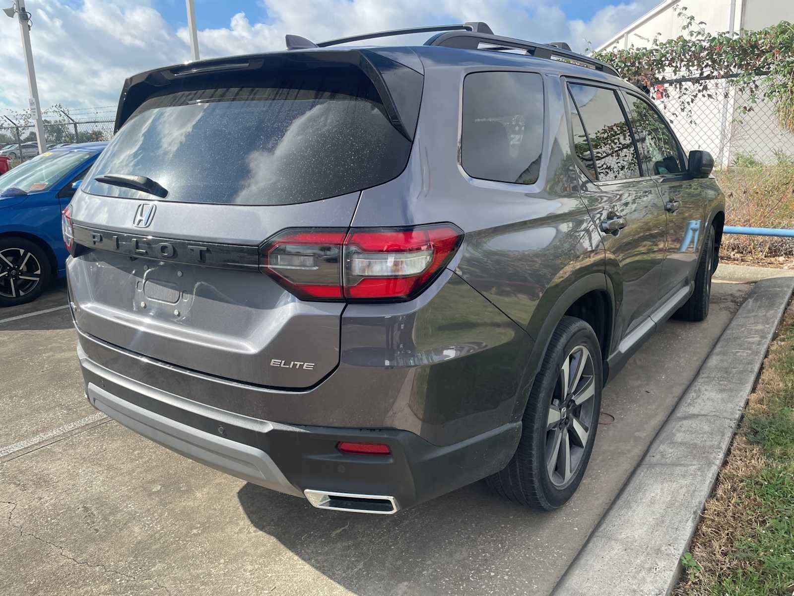 2023 Honda Pilot Elite photo 3