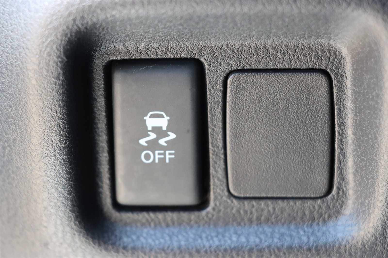 2013 Nissan Versa S 22