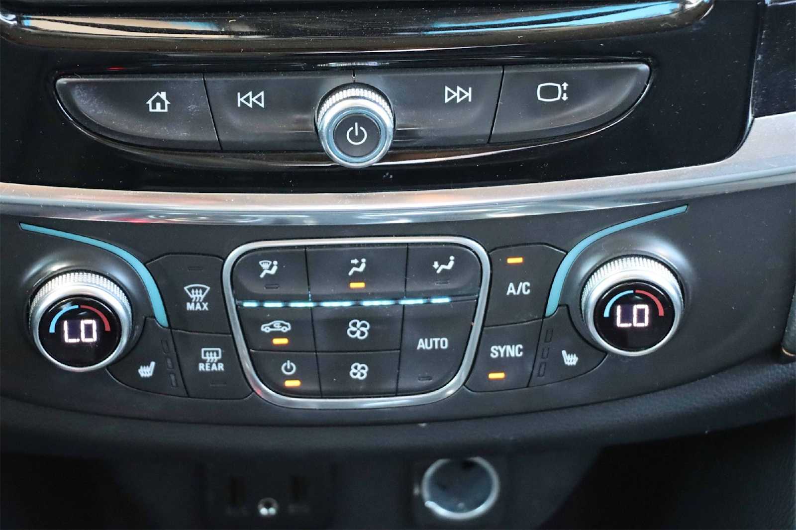 Thumbnail: 2019 Chevrolet Traverse - 17