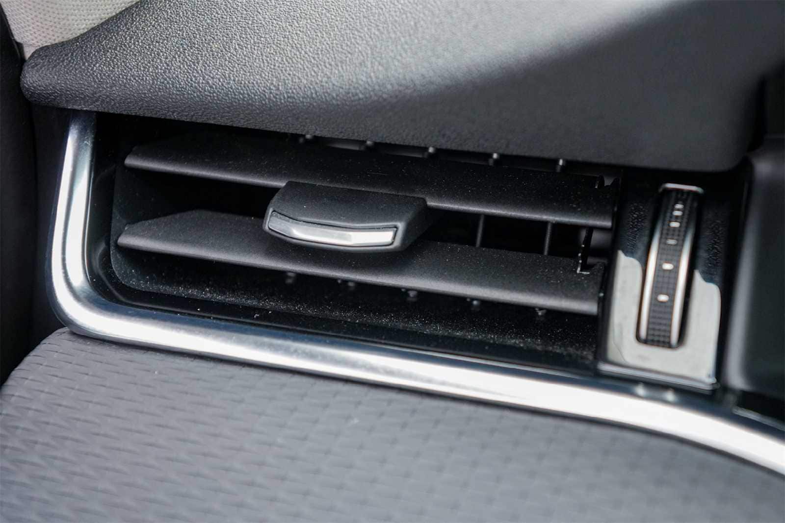 Thumbnail: 2022 Land Rover Range Rover Evoque - 28