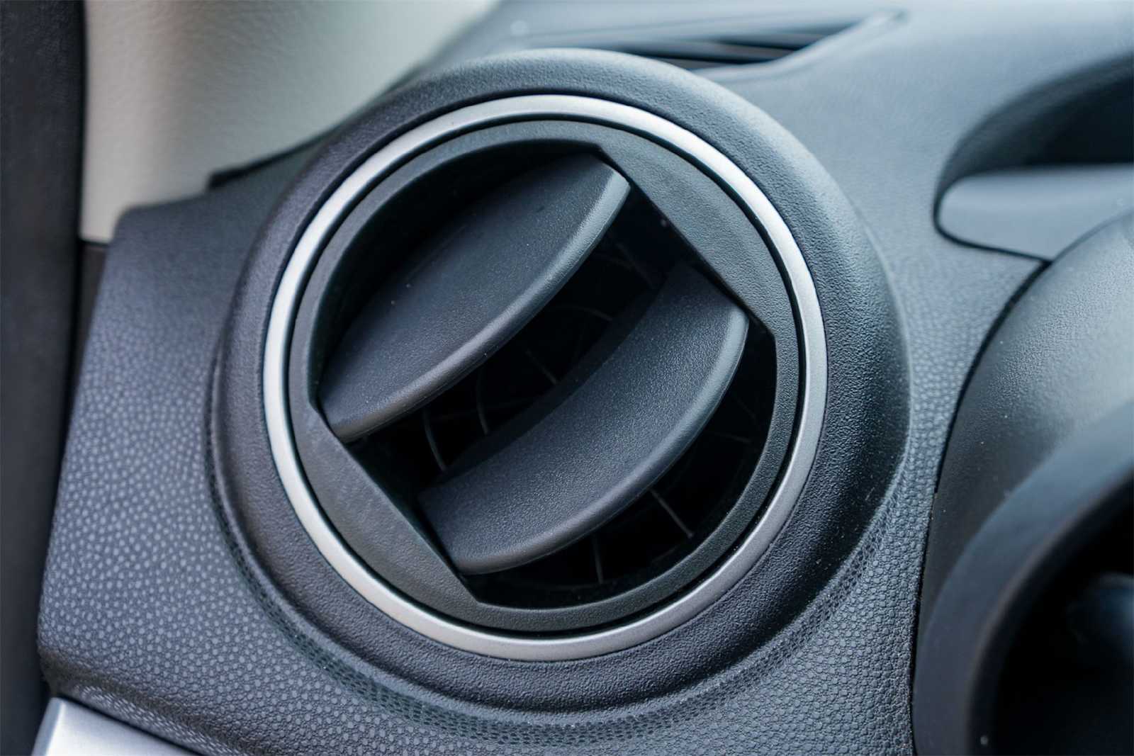 Thumbnail: 2012 Mazda Mazda3 - 28