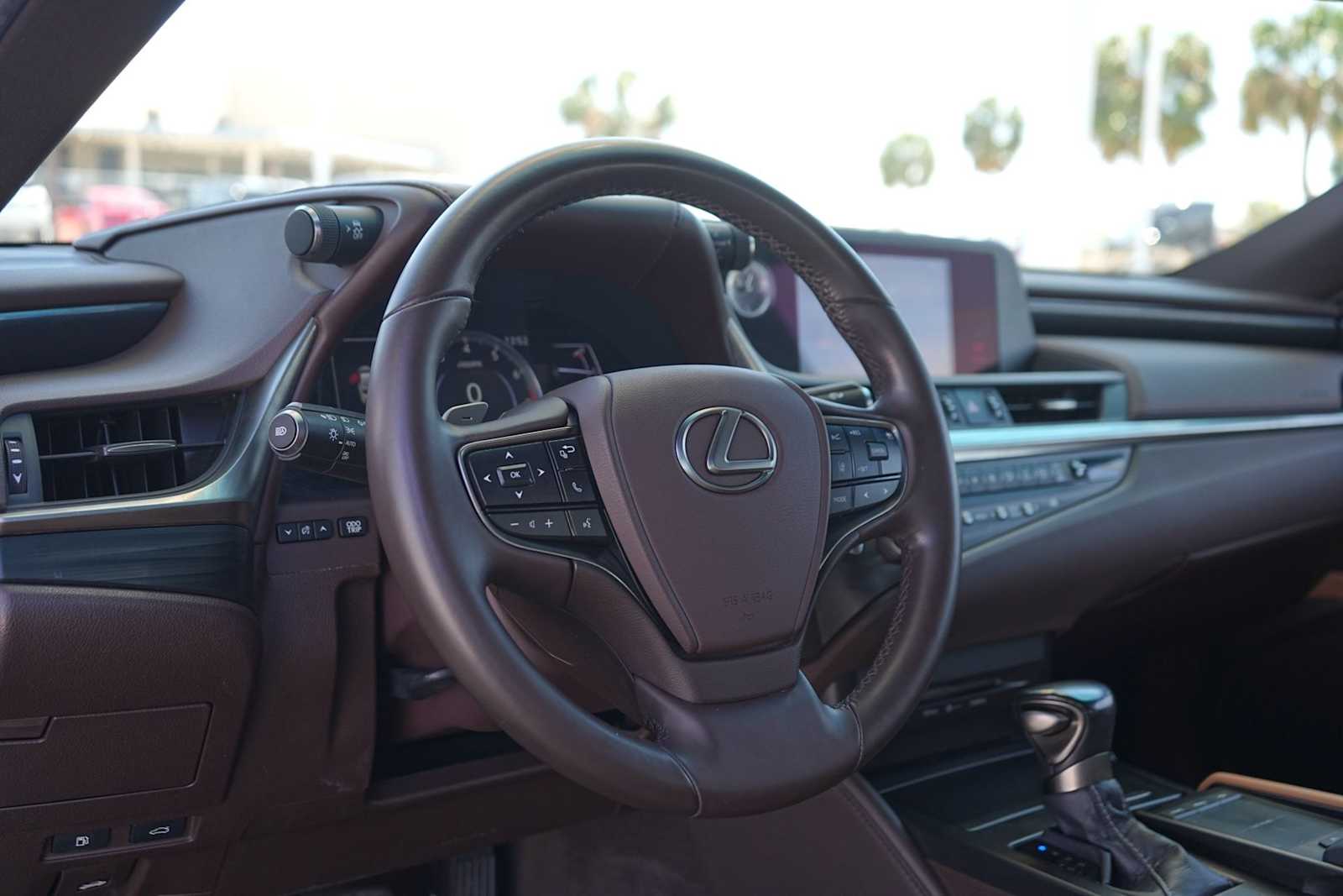 Thumbnail: 2021 Lexus ES - 2