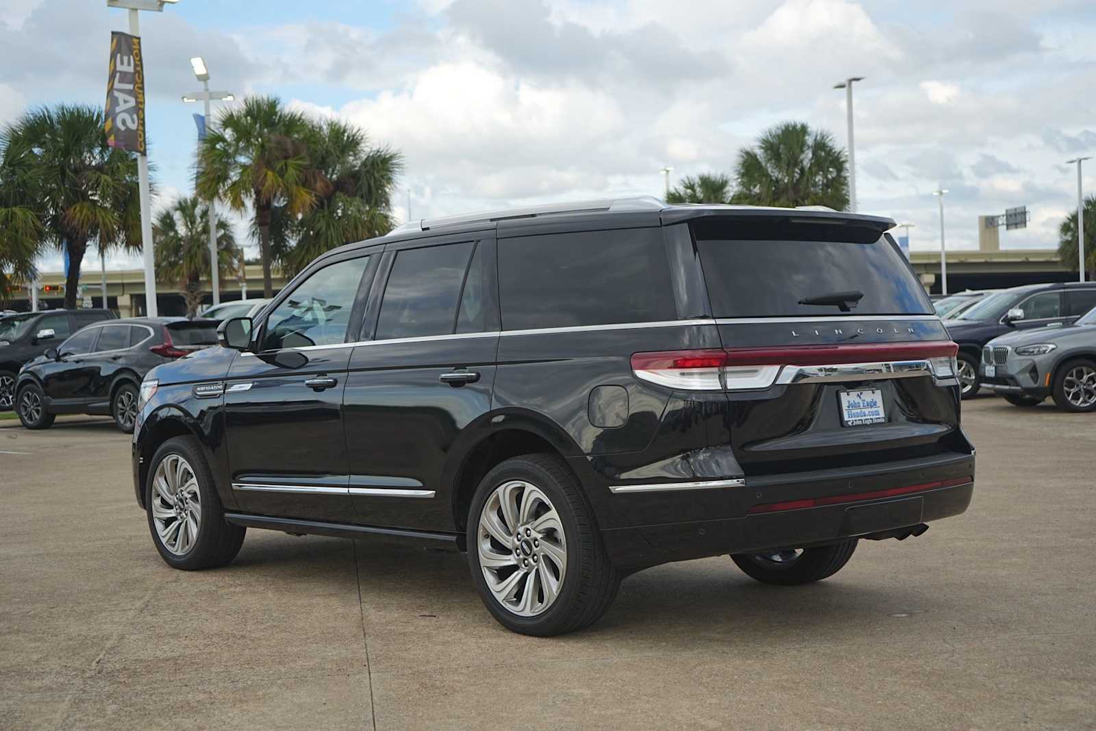 Thumbnail: 2024 Lincoln Navigator - 3