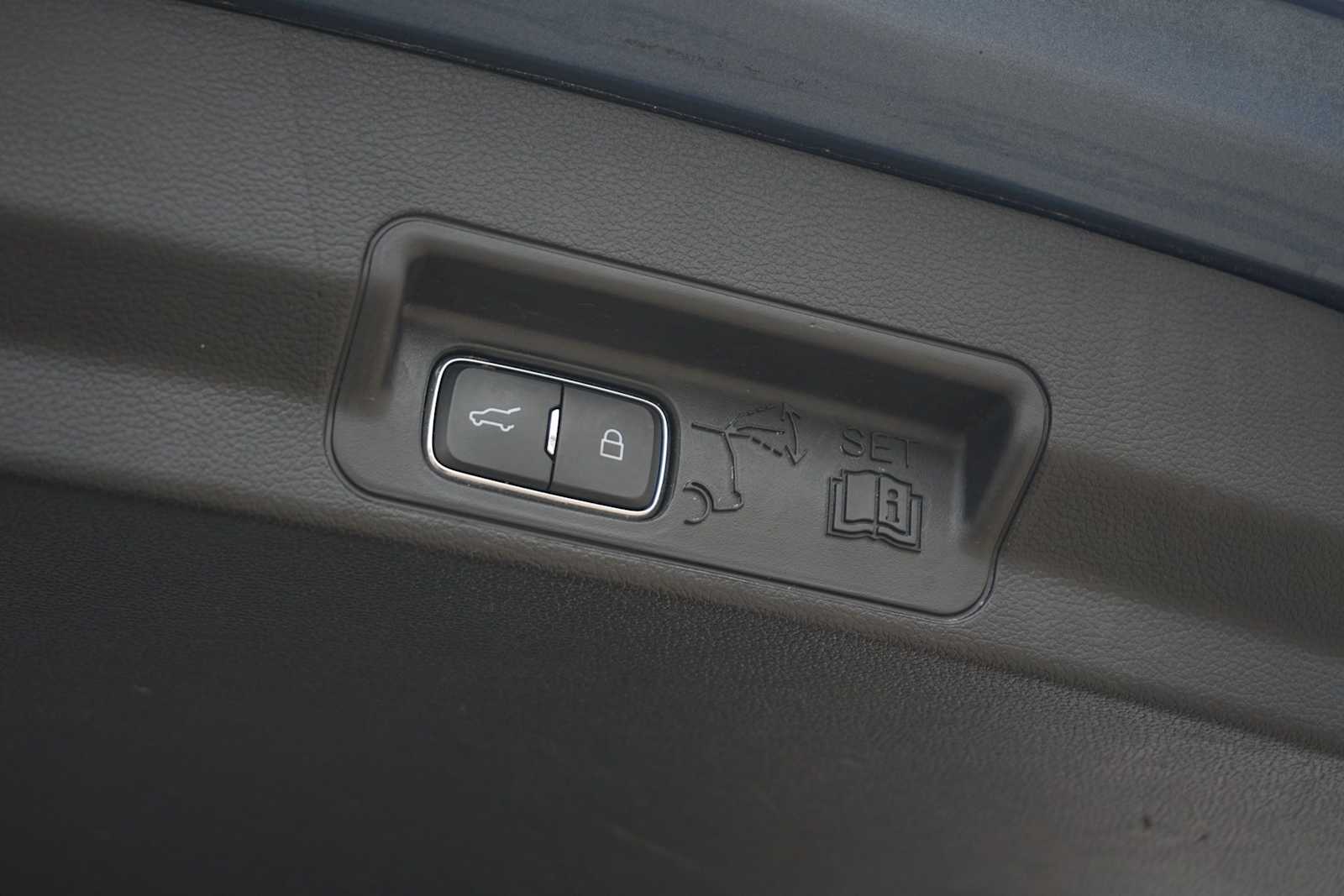 Thumbnail: 2020 Ford Explorer - 26