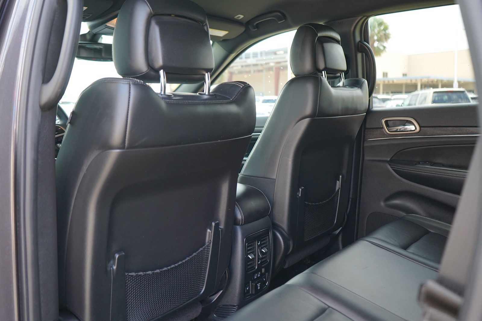 Thumbnail: 2017 Jeep Grand Cherokee - 14