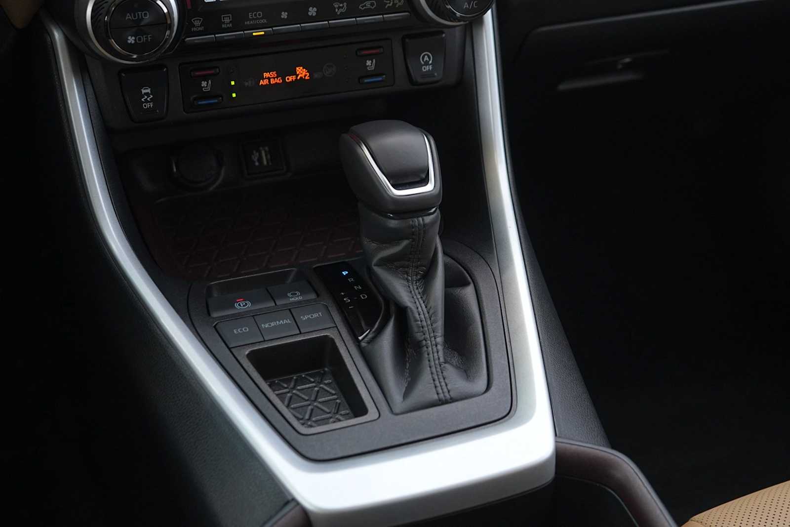 Thumbnail: 2024 Toyota RAV4 - 20