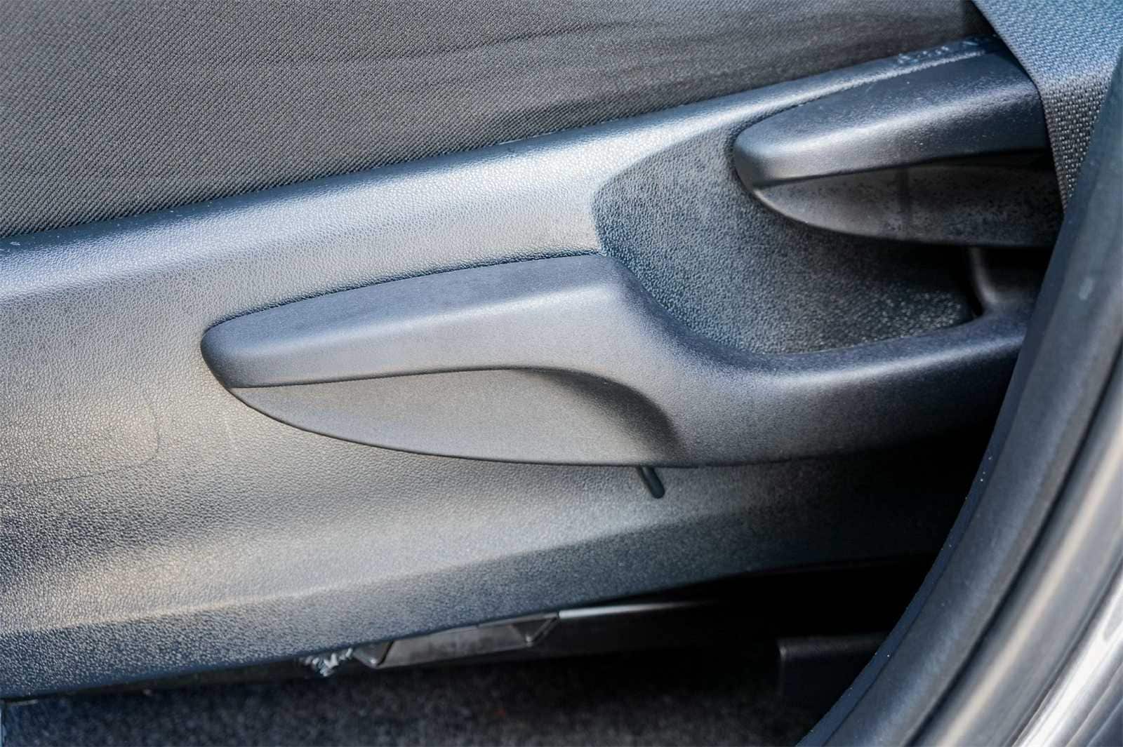 Thumbnail: 2018 Toyota RAV4 - 21