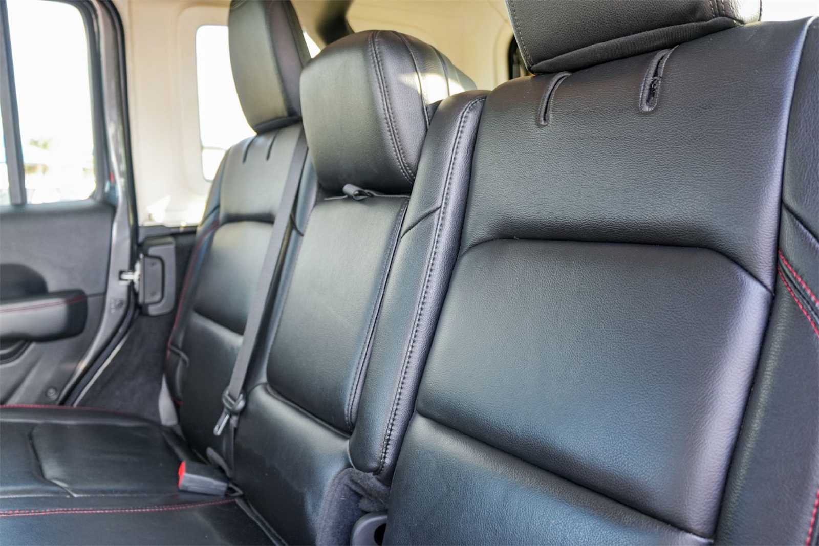 Thumbnail: 2019 Jeep Wrangler - 13