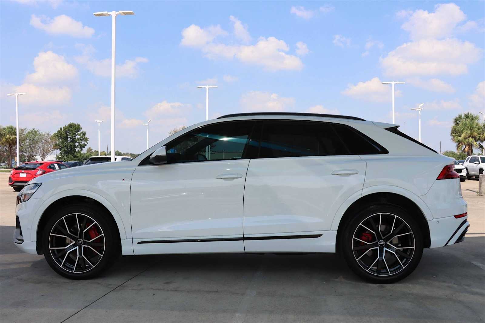 Thumbnail: 2021 Audi Q8 - 3
