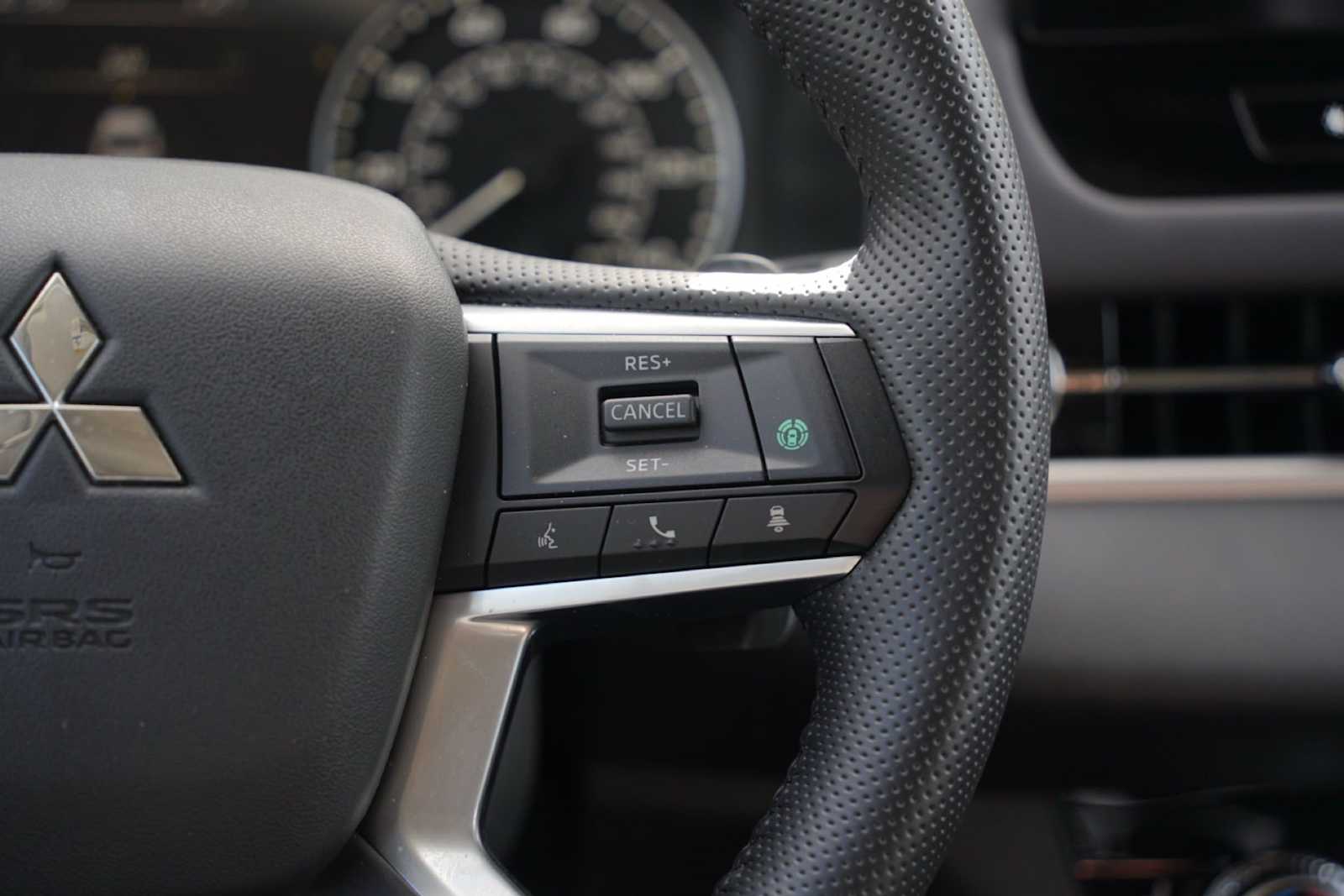 Thumbnail: 2025 Mitsubishi Outlander - 18