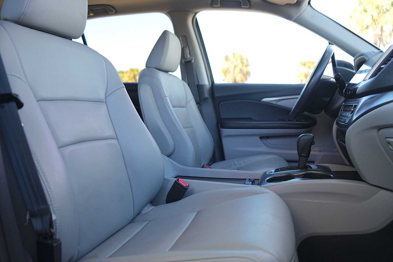 Thumbnail: 2017 Honda Pilot - 15