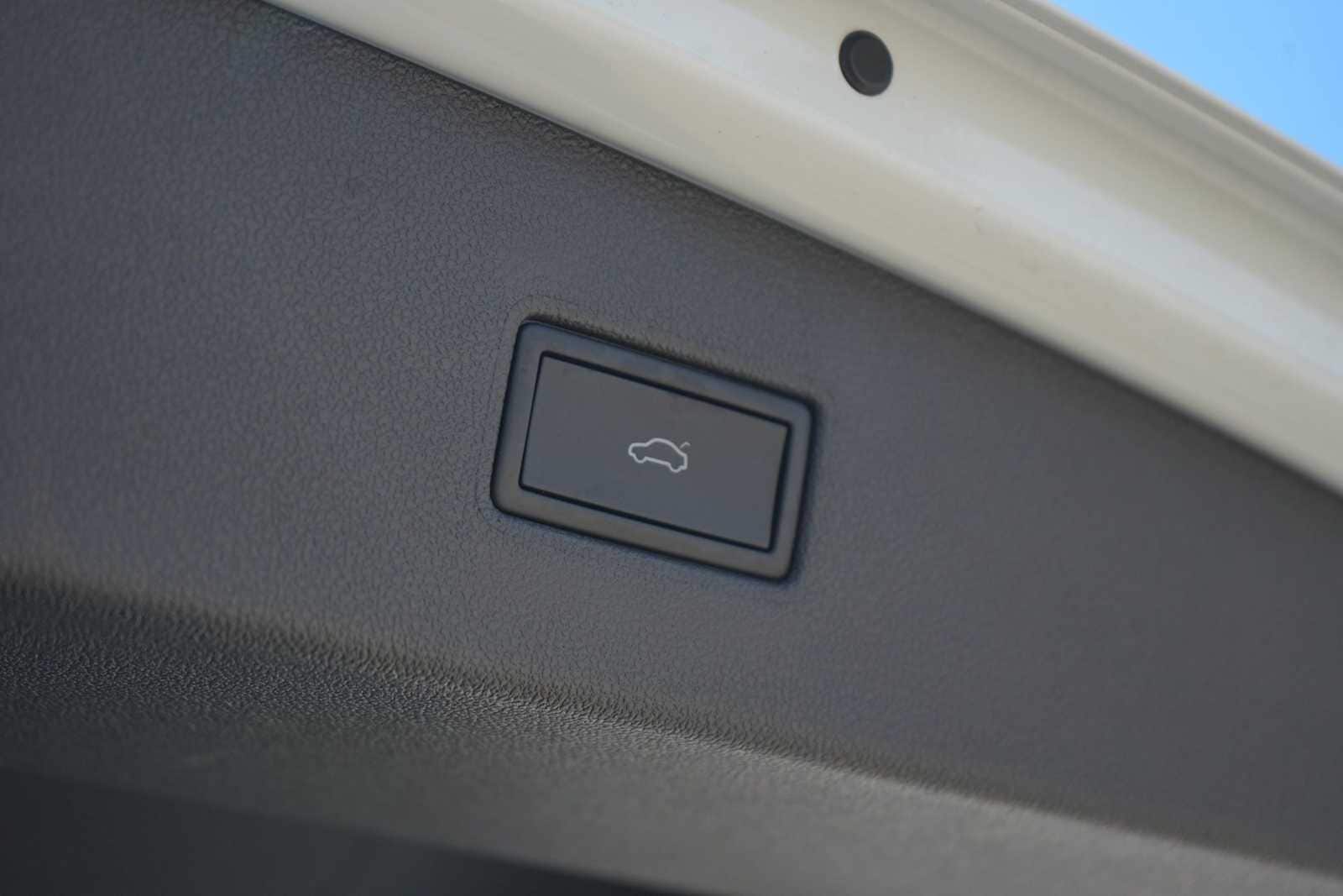 Thumbnail: 2022 Volkswagen Tiguan - 26