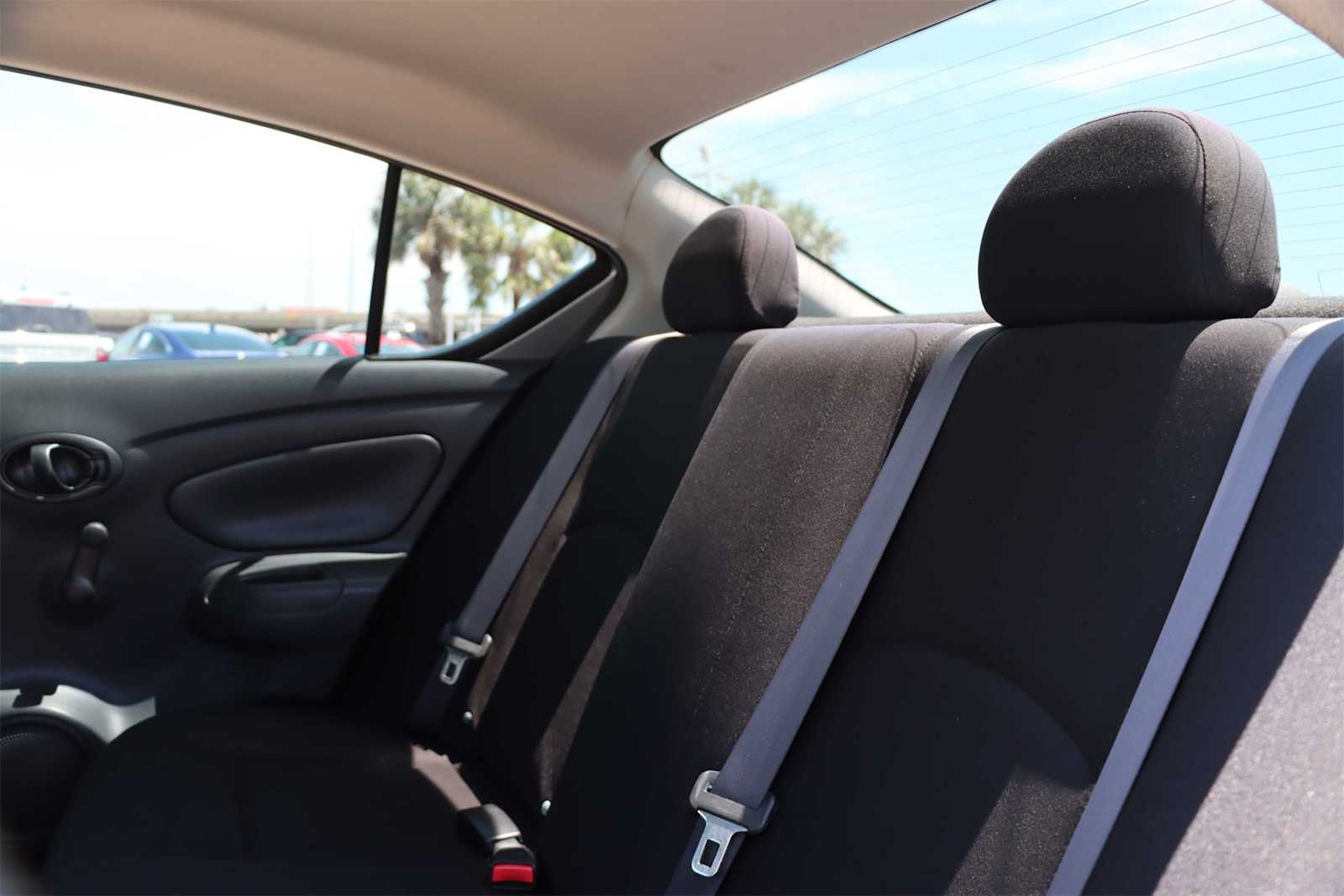 2013 Nissan Versa S 16
