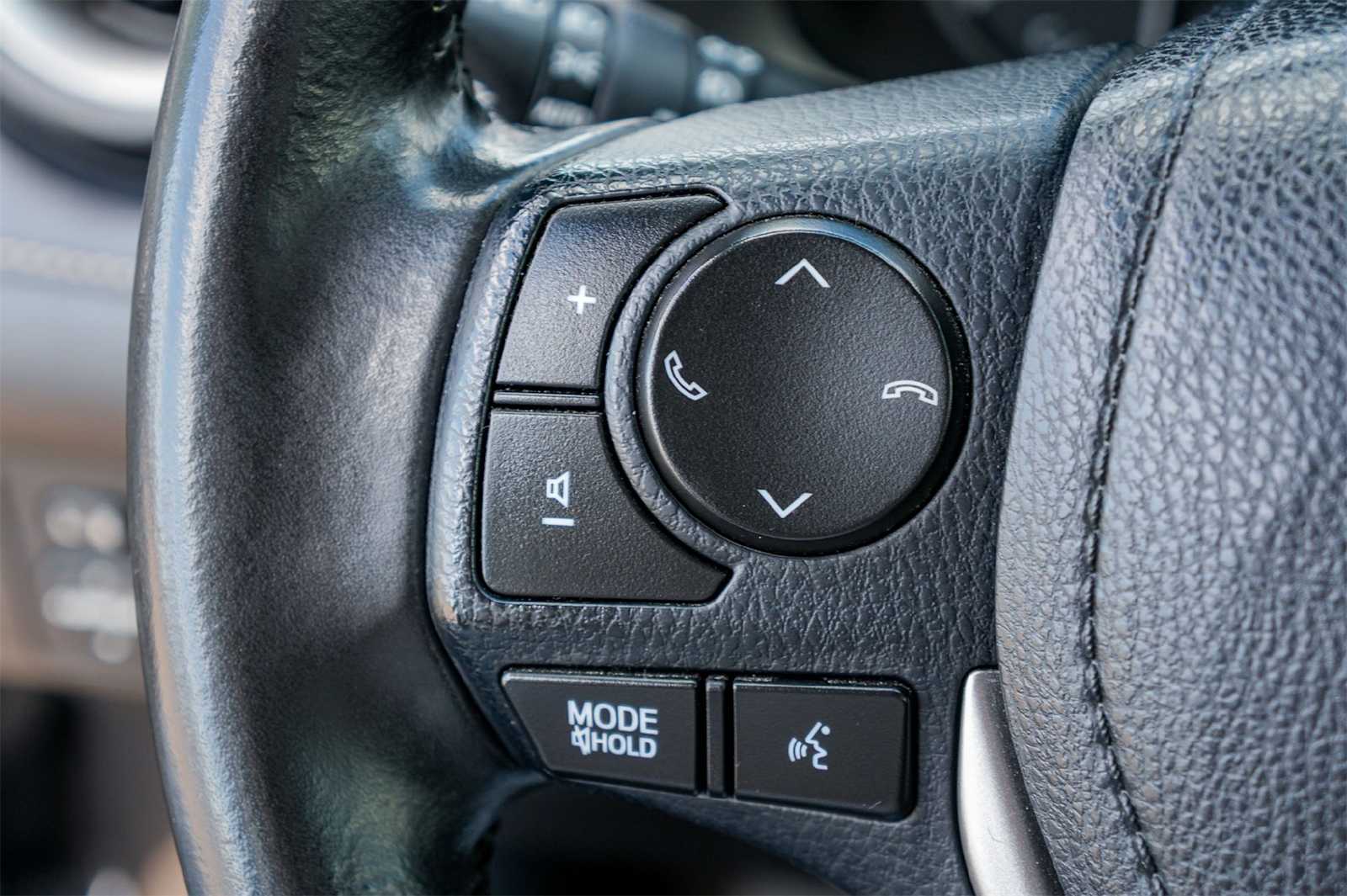 Thumbnail: 2018 Toyota RAV4 - 25