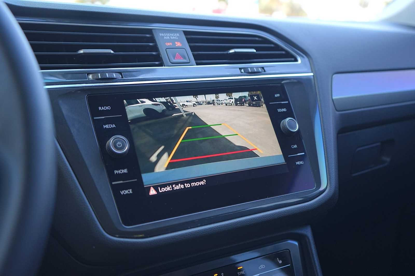 Thumbnail: 2022 Volkswagen Tiguan - 22