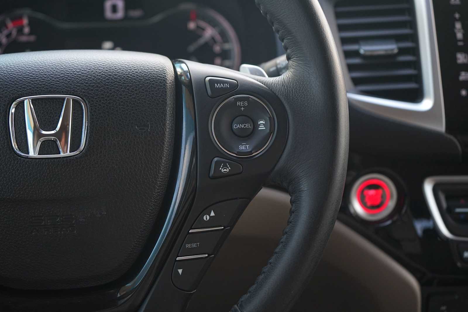 Thumbnail: 2017 Honda Pilot - 18