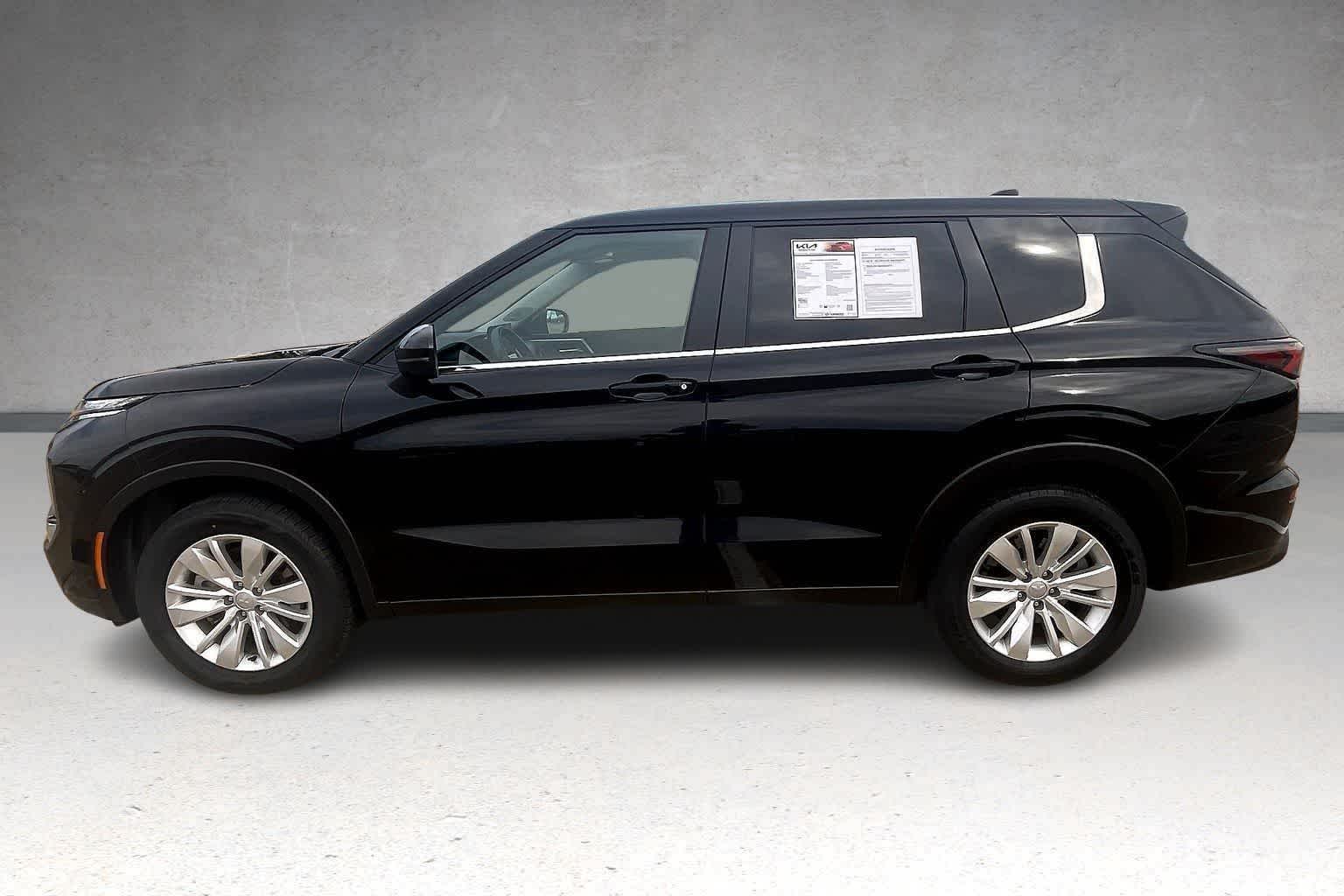2025 Mitsubishi Outlander ES - Photo 3
