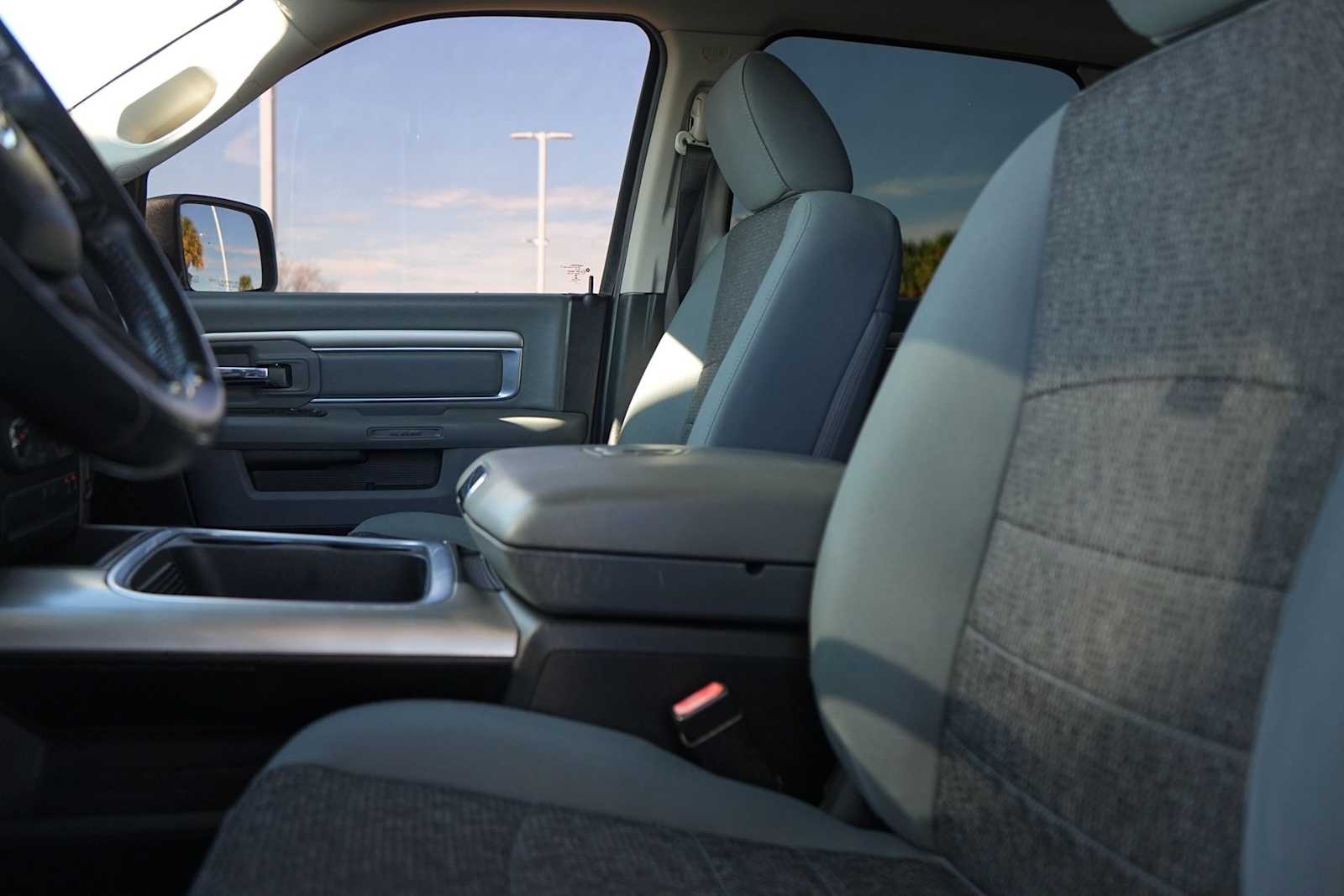 Thumbnail: 2019 RAM 1500 Classic - 11