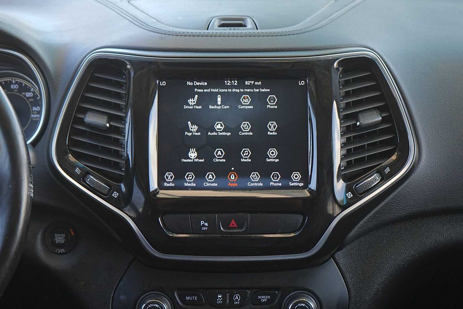 Thumbnail: 2019 Jeep Cherokee - 18