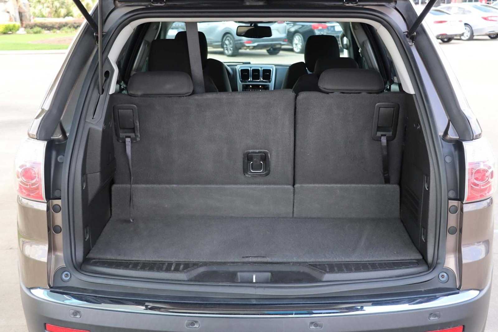 Thumbnail: 2012 GMC Acadia - 24