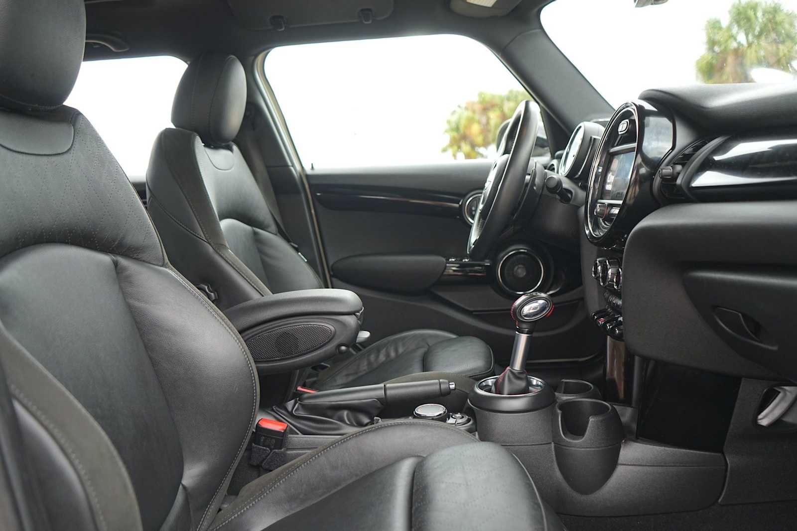 Thumbnail: 2019 MINI Cooper Hardtop - 15