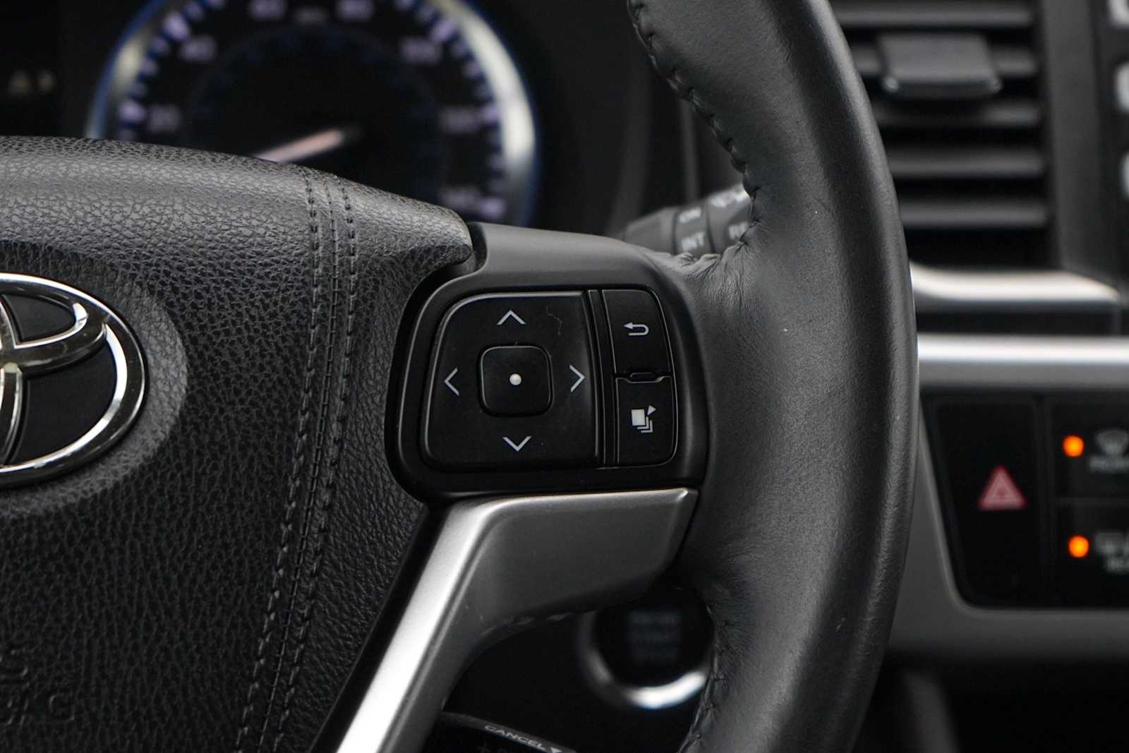 Thumbnail: 2015 Toyota Highlander - 18