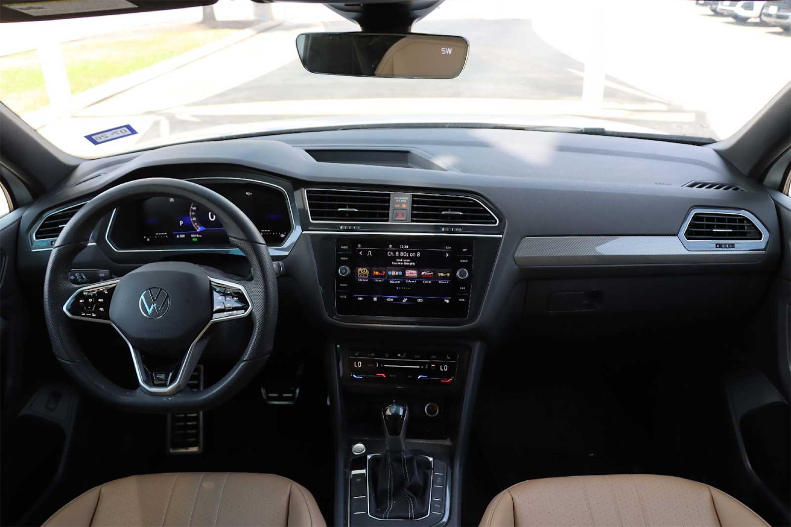 Thumbnail: 2024 Volkswagen Tiguan - 10